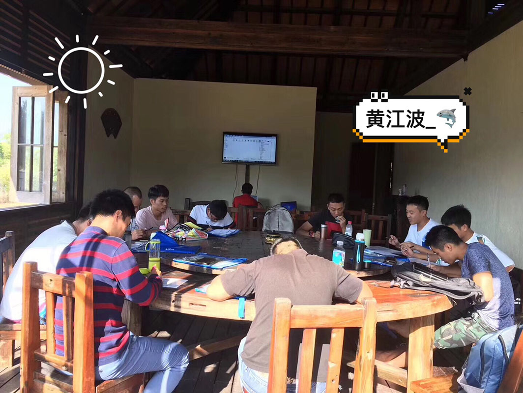 除了俯瞰大地的飛翔，還有潛入海底的翱翔。